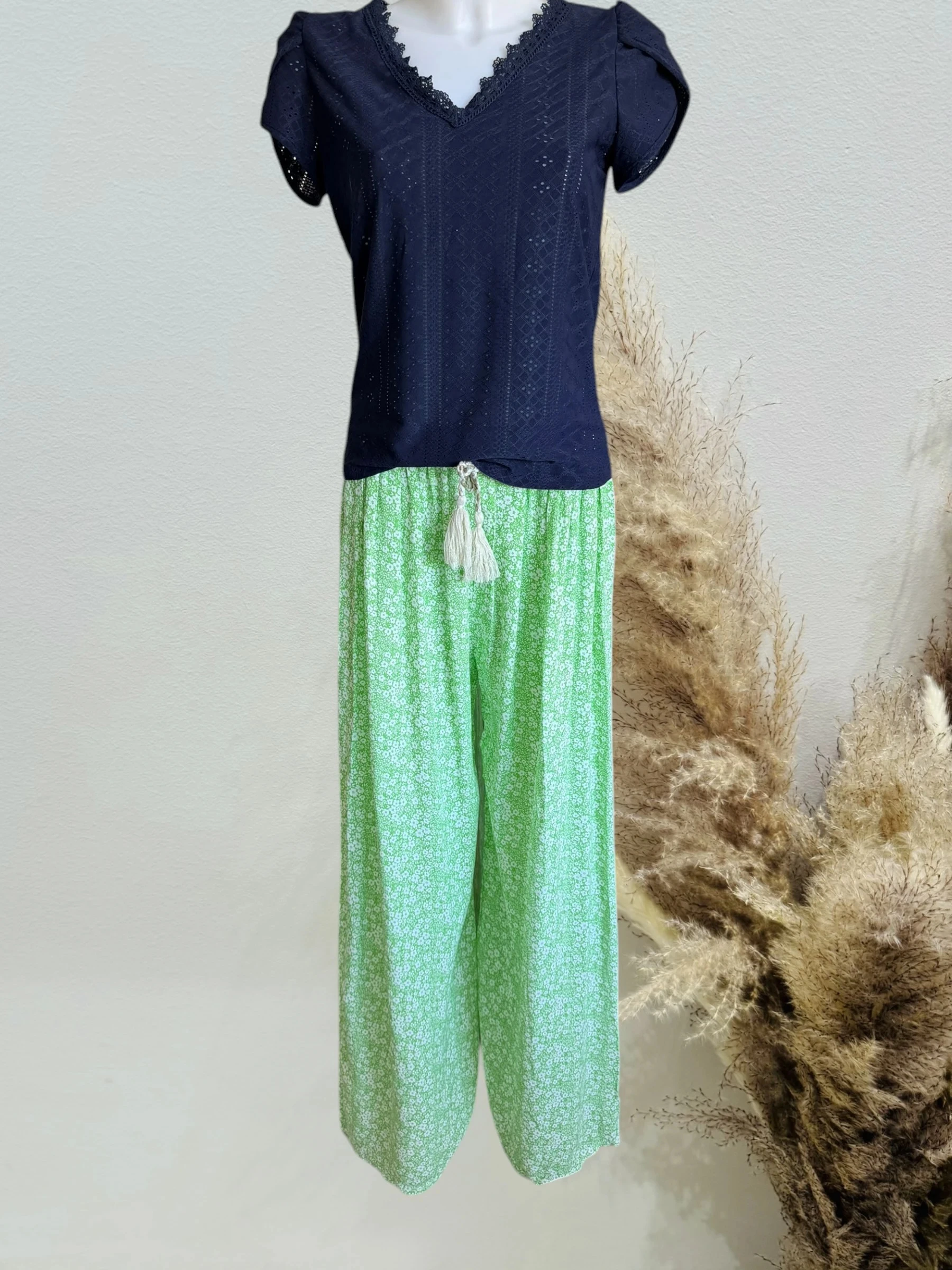 Pantalon fluide Palazzo vert et fleur blanche spécial grande